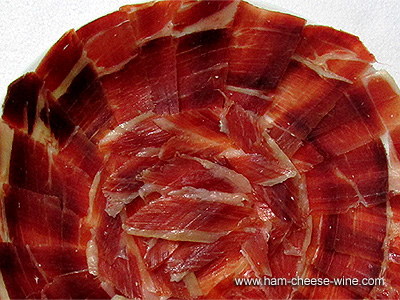 Jamón Serrano Cortado a Mano a Cuchillo, 2 Libras